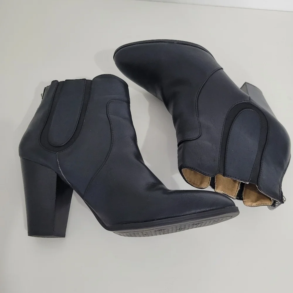Adrienne Vittadini black leather booties